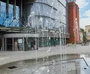 Plac przed Starym Browarem w Poznaniu przy ul. Ratajczaka po rewaloryzacji przez 1050 Pracownia Architektury