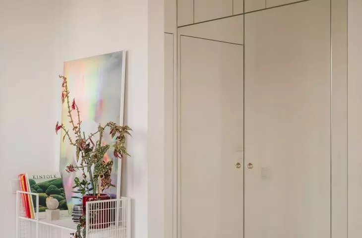 Mirrored closet enlarges the interior