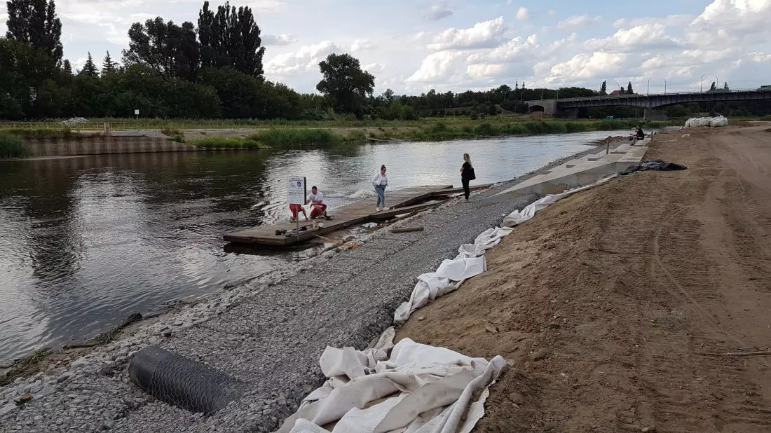 Prace na wschodnim brzegu
Warty na wysokości os. Piastowskiego (sierpień 2021) 