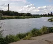 Betonowa opaska z lat 60. na wschodnim brzegu Warty na wysokości Politechniki. 