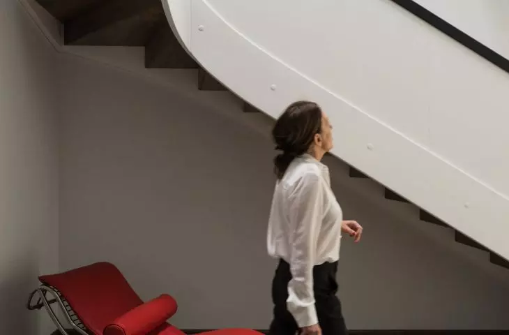 modernistyczne wnętrze wypełniają ikony designu