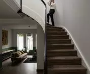 the first floor of the house is dedicated to the living area, upstairs there is a bedroom and a library, among other things