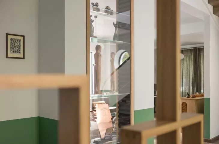 glass showcase in the living room and openwork wall in the dining room