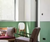 detail of the lounge area in the dining room, in the corner Brazilian Punk floor lamp designed by Loft Kolasinski