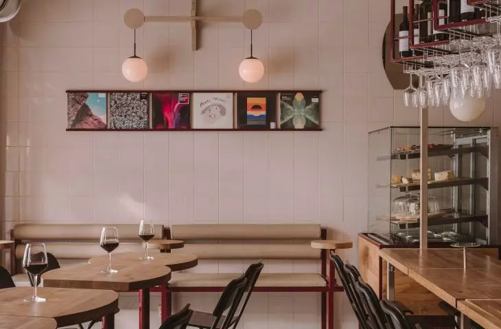 Wine bar I'm flowing, interior