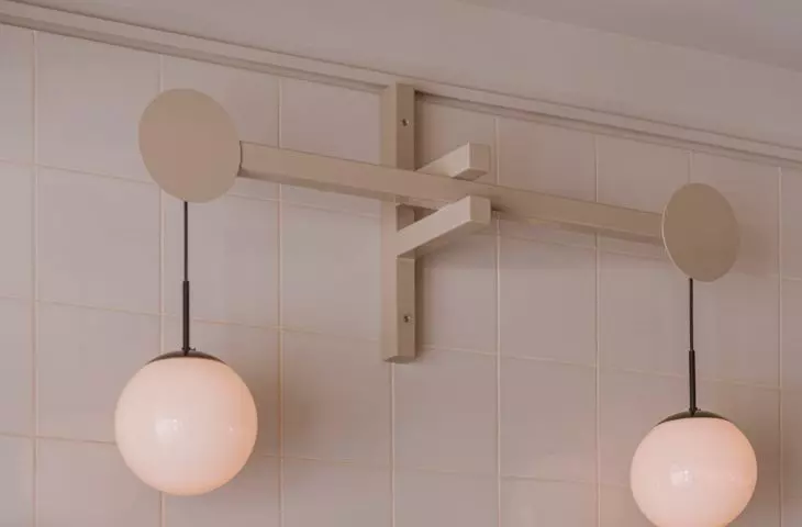 It is also worth paying attention to the lighting 
