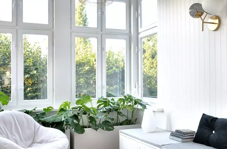 glazed bay window