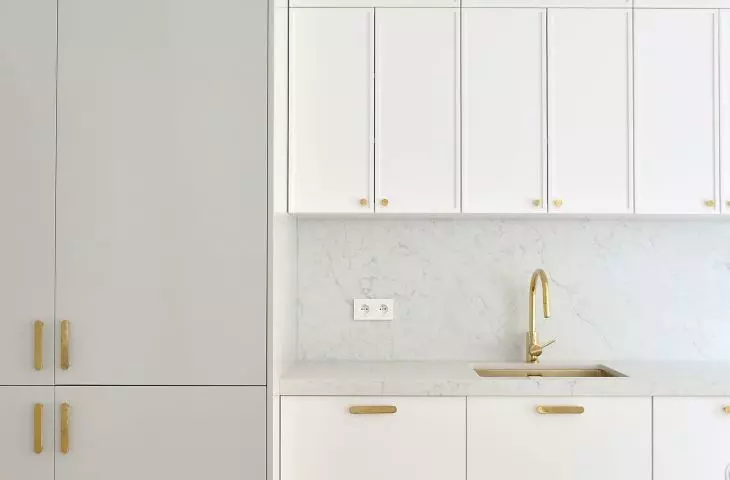 simple white kitchen furniture