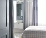 The bathroom from the bedroom can be visually separated by an electrically controlled curtain