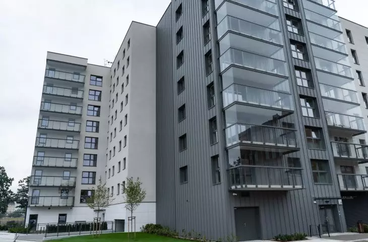 bezramowe systemy szklenia balkonów Lumon