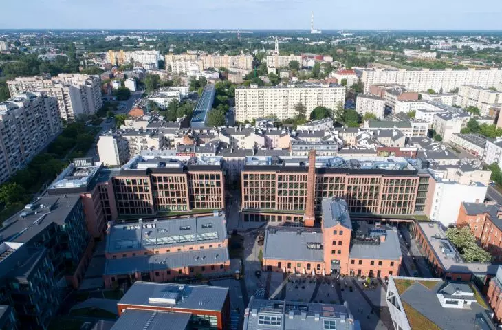  budynki biurowe M i N na terenie fabryki Koneser w Warszawie