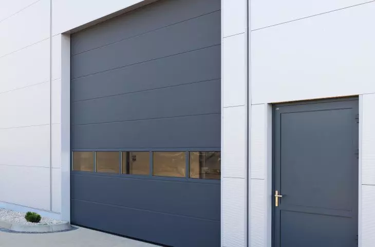 Industrial sectional gate