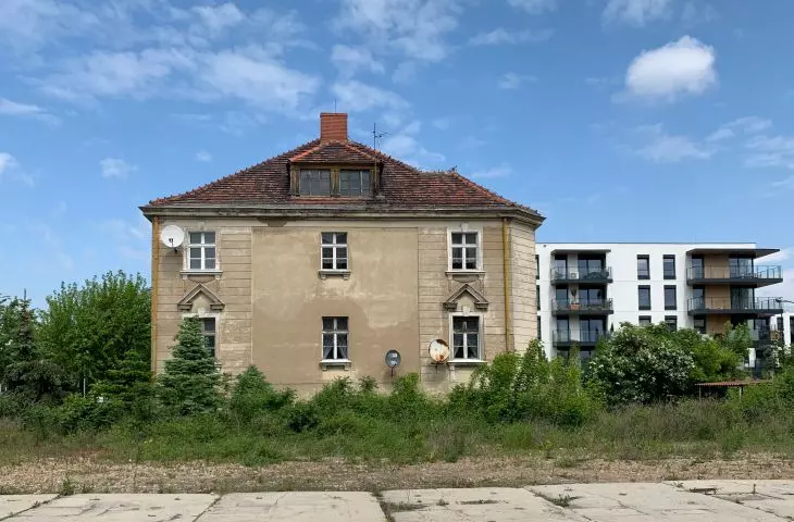 Urban villa and estate