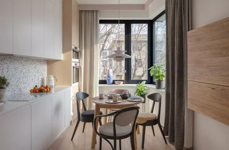Apartament na warszawskim Powiślu, jasna kuchnia