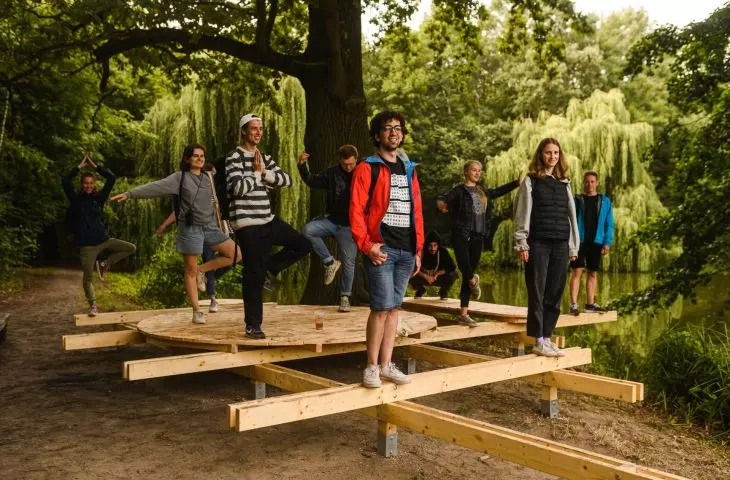 A platform for meditation and nature observation at Borusa Pond, a project by the team of Hugo Kowalski and Nikolai Stępień