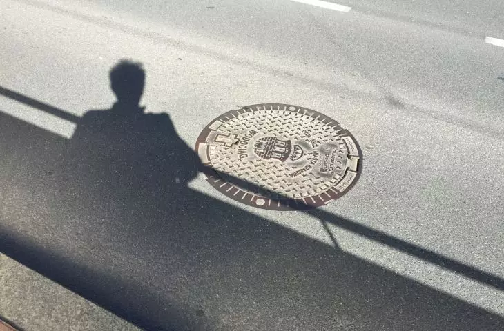 Lubo Nikolov, dyrektor artystyczny na przystanku tramwajowym Cystersów