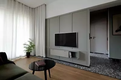widok z&nbsp;salonu na przedpokój