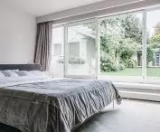 From the bedroom you can go out to the garden