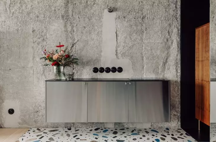 Architekcie odsłonili żelbetową ścianę