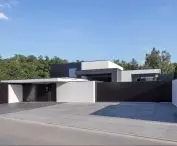 Dom RE: PERFECT HOUSE, widok od ulicy