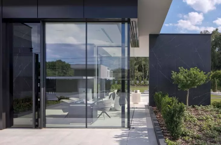 Home RE: PERFECT HOUSE, a glazed office