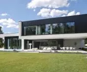 Dom RE: PERFECT HOUSE, biało-czarna elewacja
