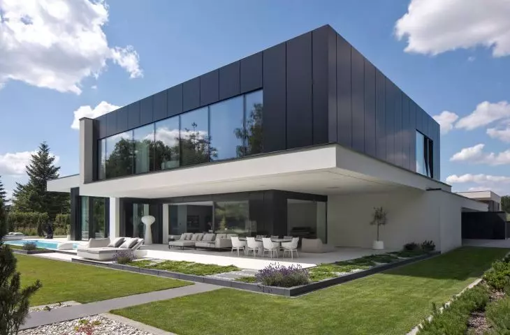 RE: PERFECT HOUSE is a strong form