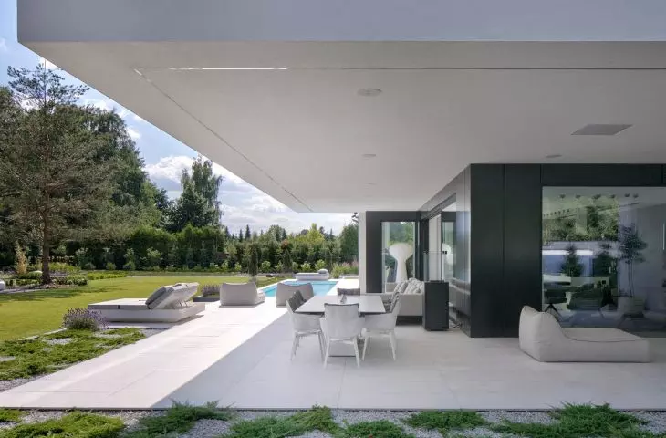 Home RE: PERFECT HOUSE, an overhang over a terrace