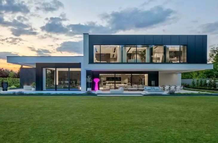 Dom RE: PERFECT HOUSE, delikatnie podświetlony