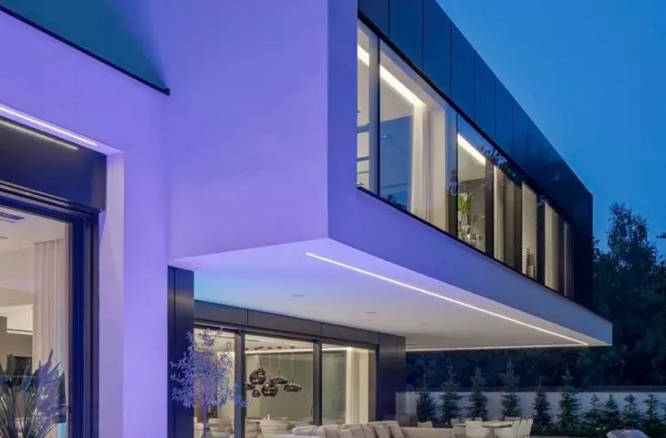 Dom RE: PERFECT HOUSE nocą