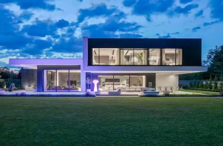 Home RE: PERFECT HOUSE at night
