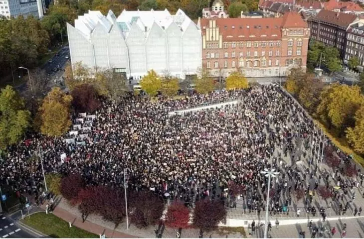 One of the spontaneous gatherings in Solidarity Square