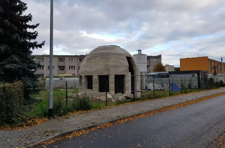 Dom kopułowy w trakcie budowy