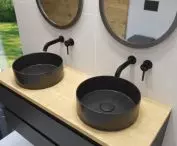złoto i czerń w łazience