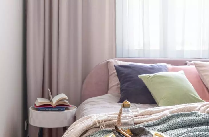 Powder pink colors in the bedroom