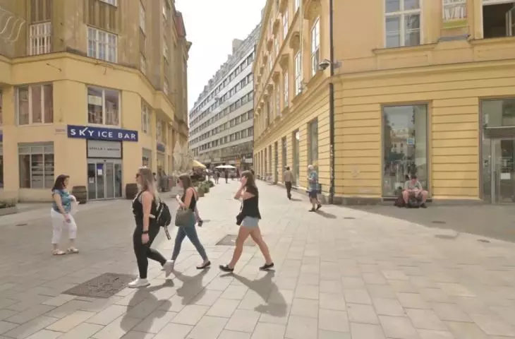 kadr z odcinka poświęconego brneńskiemu budynkowi
