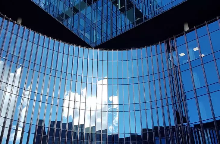 Elewacje wokół dziedzińca biurowca wg proj. Medusa Group