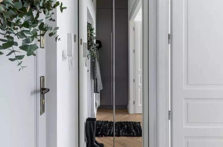 Apartment in a Krakow tenement, hallway