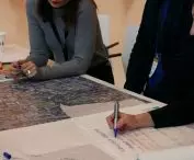 uczestnicy warsztatów przy pracy