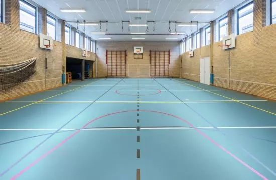 Sportline – heterogeniczna wykładzina PVC do wielofunkcyjnych hal sportowych