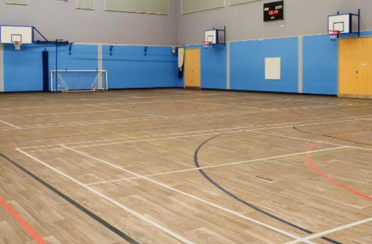Sportline – heterogeniczna wykładzina PVC do wielofunkcyjnych hal sportowych