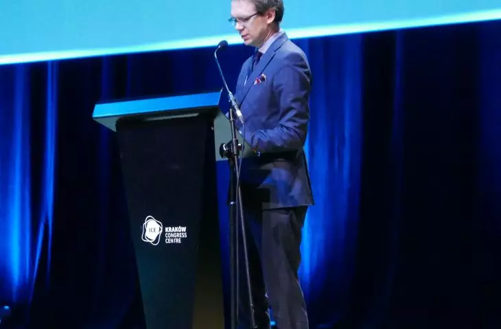 Marek Kaszyński, president of SARP Krakow, opens the second day of the Biennale