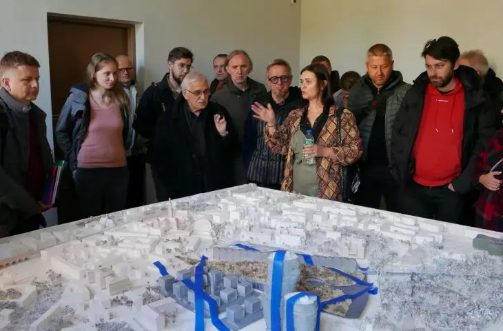 warsztaty poprzedzone były spacerem po Wesołej i wprowadzającymi wykładami