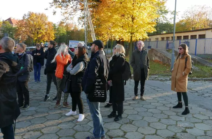 warsztaty poprzedzone były spacerem po Wesołej i wprowadzającymi wykładami