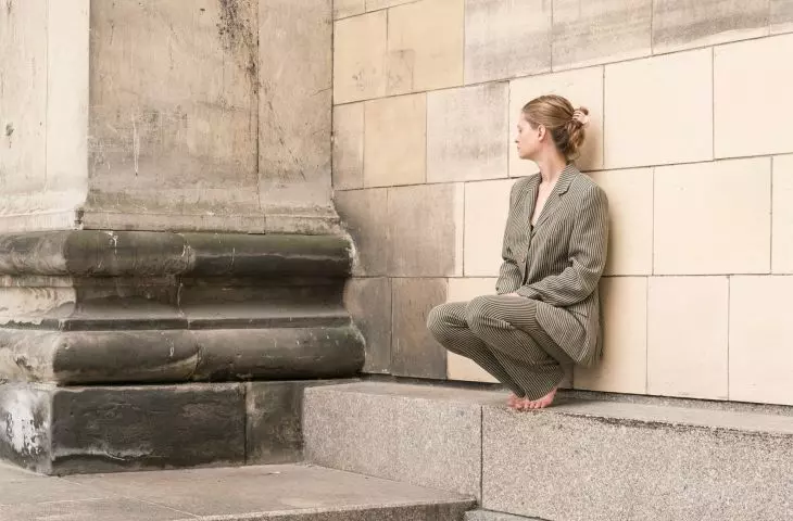 choreographer and performer deals with the relationship between the body and buildings on a daily basis