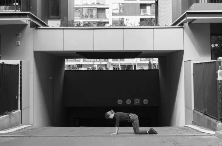 choreographer and performer deals with the relationship between the body and buildings on a daily basis