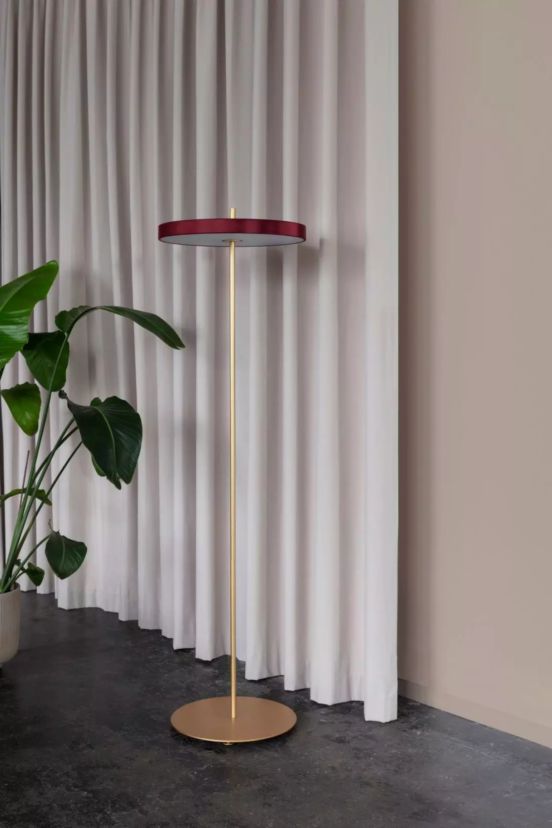 Lampa Asteria podłogowa,
marki Umage