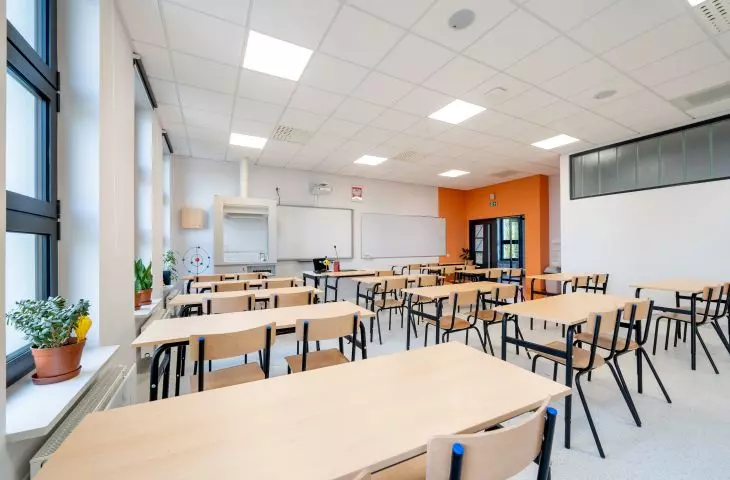 Zespół szkolno-przedszkolny w Przybysławicach, jedna z sal lekcyjnych