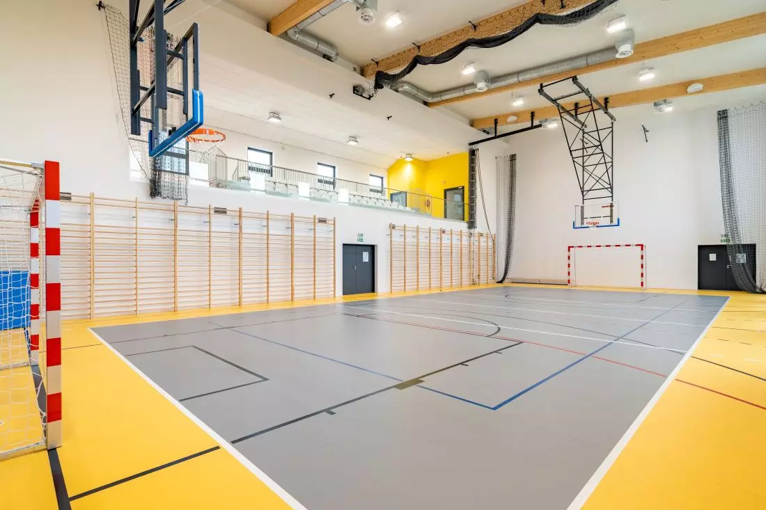 Zespół
szkolno-przedszkolny w Przybysławicach, sala sportowa