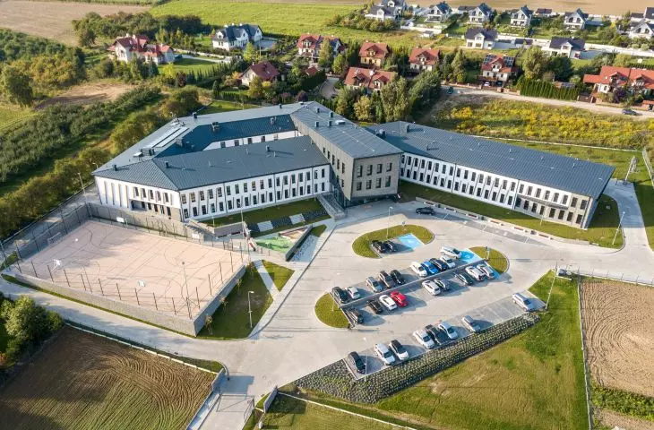Zespół szkolno-przedszkolny w Przybysławicach